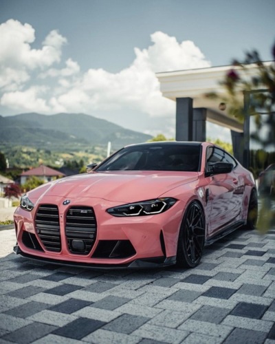 Coche BMW de Barbie en rosa