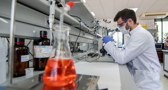 laboratorio. Investigadores de la UCO que analizarán aguas residuales en busca de Covid. Diario Cordópolis.