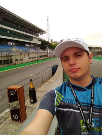 Renán Azeredo, el piloto del Universidad Isabel I PSR. renan azeredo