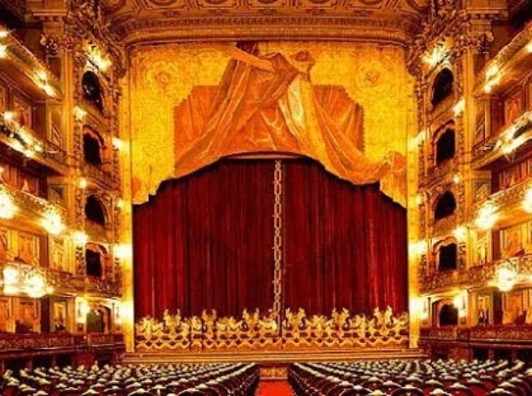 Teatro del siglo XVIII. Teatro del siglo XVIII. Imagen del escenario y la platea.