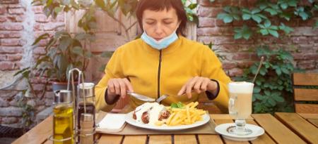 Comida de una joven durante la pandemia.