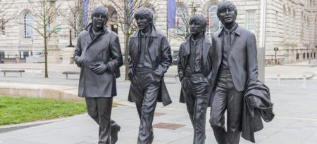 Monumento en bronce de los Beatles en Liverpool