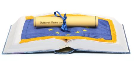 El derecho que dimana de la Unión Europea afecta a todos los estados miembros y deben acatarlo.